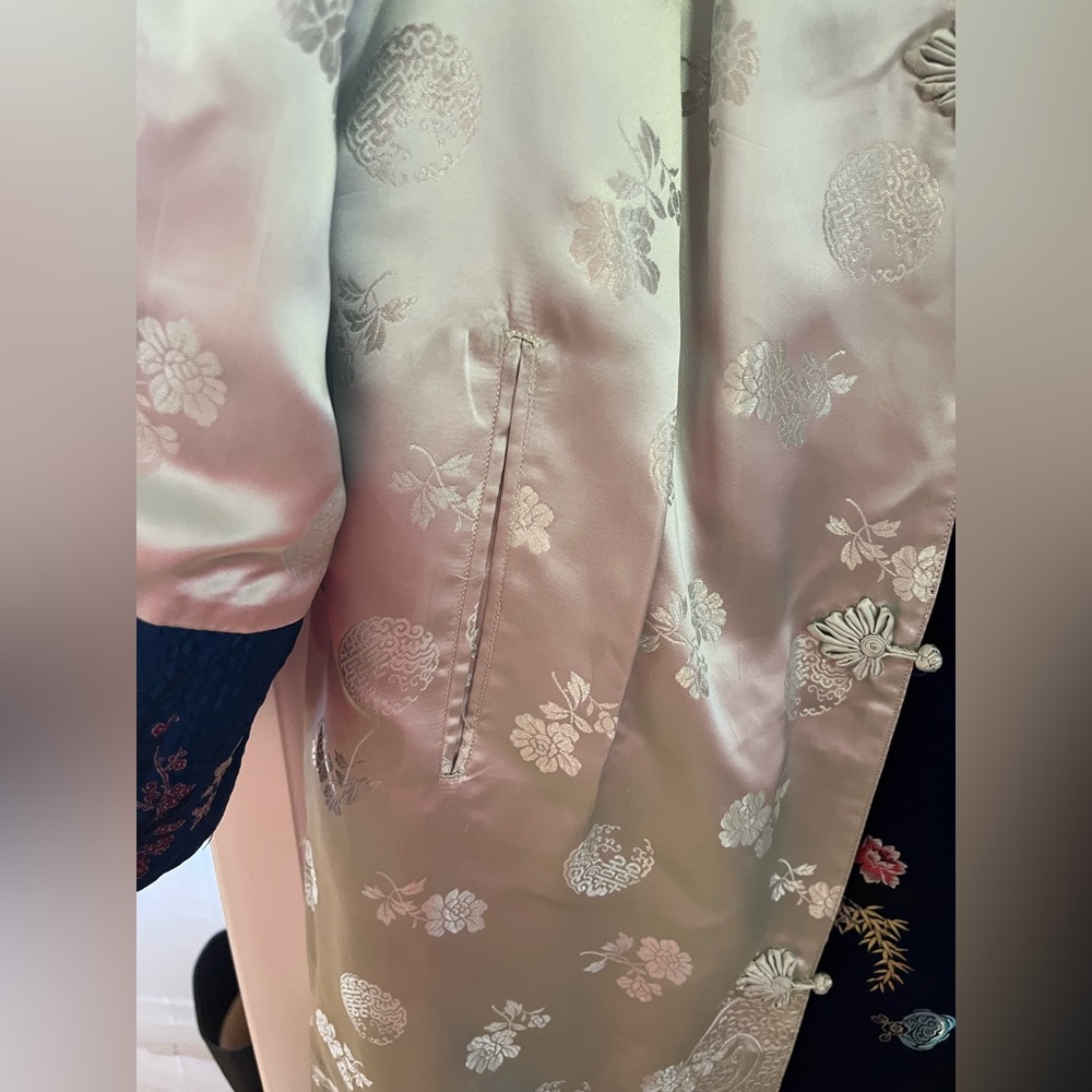 Vintage 100% Chinese Dressing Coat / Chinese Robe / Silk Robe - Picture 5 of 9